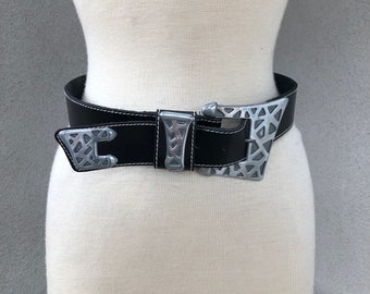 Vintage boho black leather belt geometric style bold silver tone buckle by Kandell & Marcus sz SM fits 27-30”