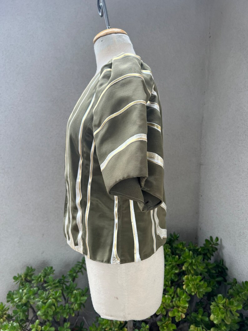 Chaqueta verde oliva con diseño vintage Art to Wear: cinturón de cuero pintado a mano, talla XS imagen 3