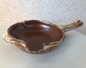 ヴィンテージ陶器ソースパン：ブラウン釉壁掛け、サイン入り