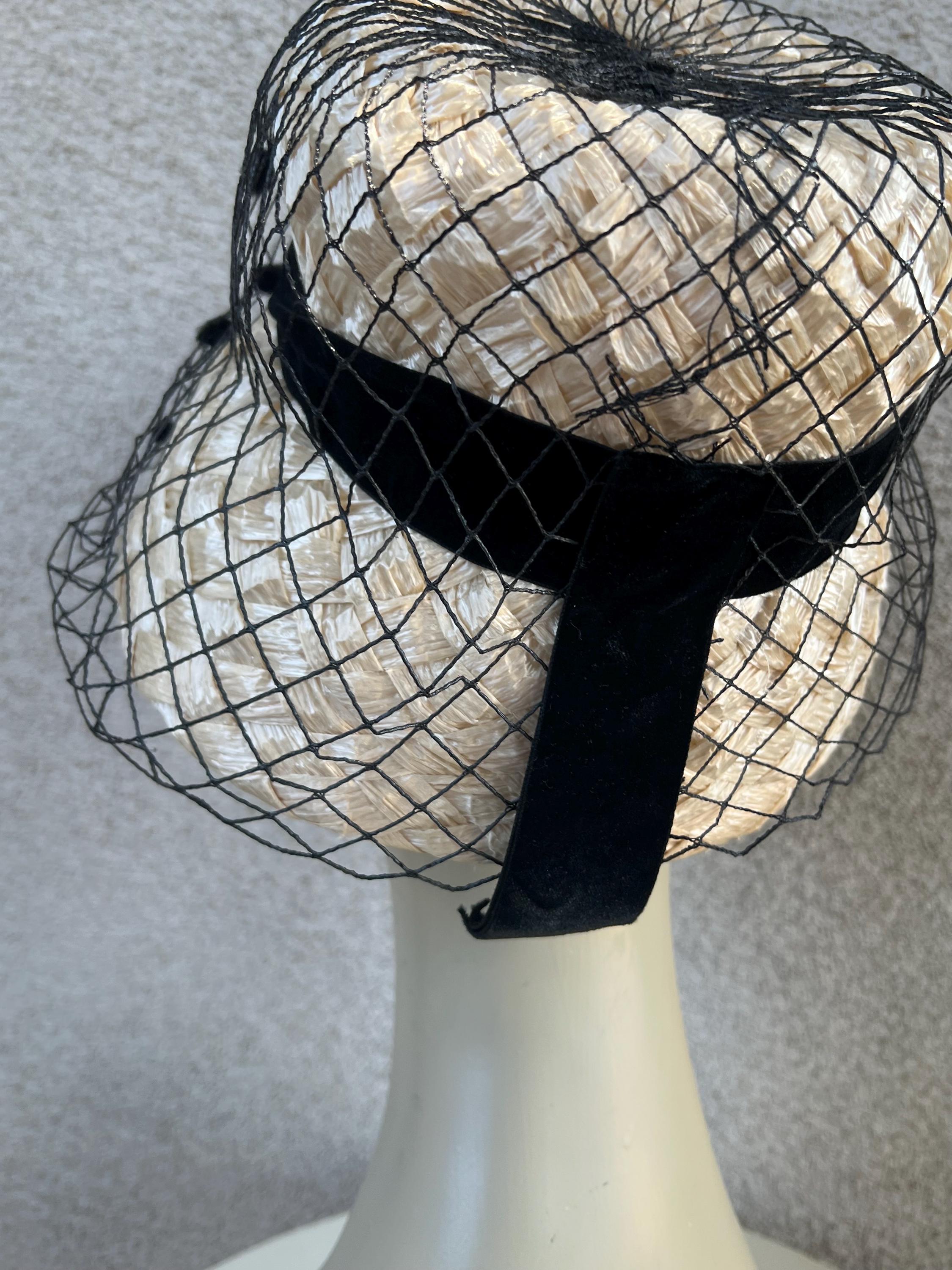 Vintage Ivory Faux Straw Bucket Hat: Black Velvet Netting  display picture 1