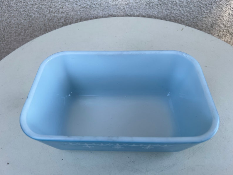 Vintage blue Pyrex small rectangular milk glass baking pan white snowflake 0502 1.5 pt image 3