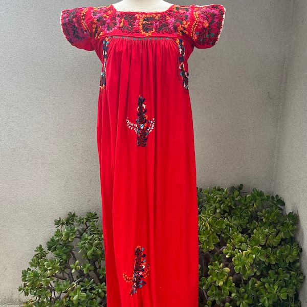 Vintage boho maxi long red cotton Oaxaca Mexico Dress floral hand embroidery size Small