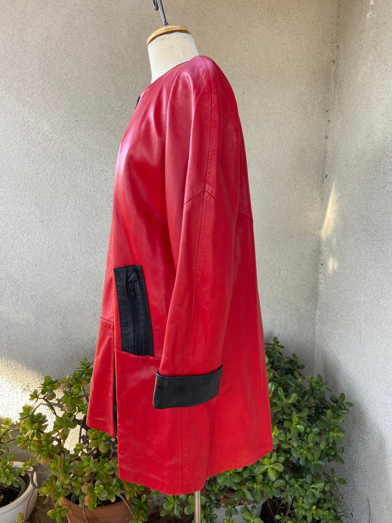 Vintage 80s color block red black soft leather swing coat lined zipper pockets front Sz M by Helen Frushtick Furs Atlanta image 3