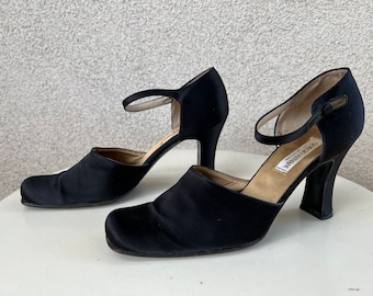 Eleganckie buty na obcasie od projektanta Giorgio Armani w stylu Mary Jane, rozmiar 9,5, materiał czarny
