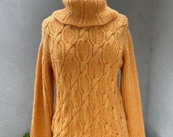 Suéter vintage de punto a mano con cable en color naranja mandarina y cuello vuelto talla S/M