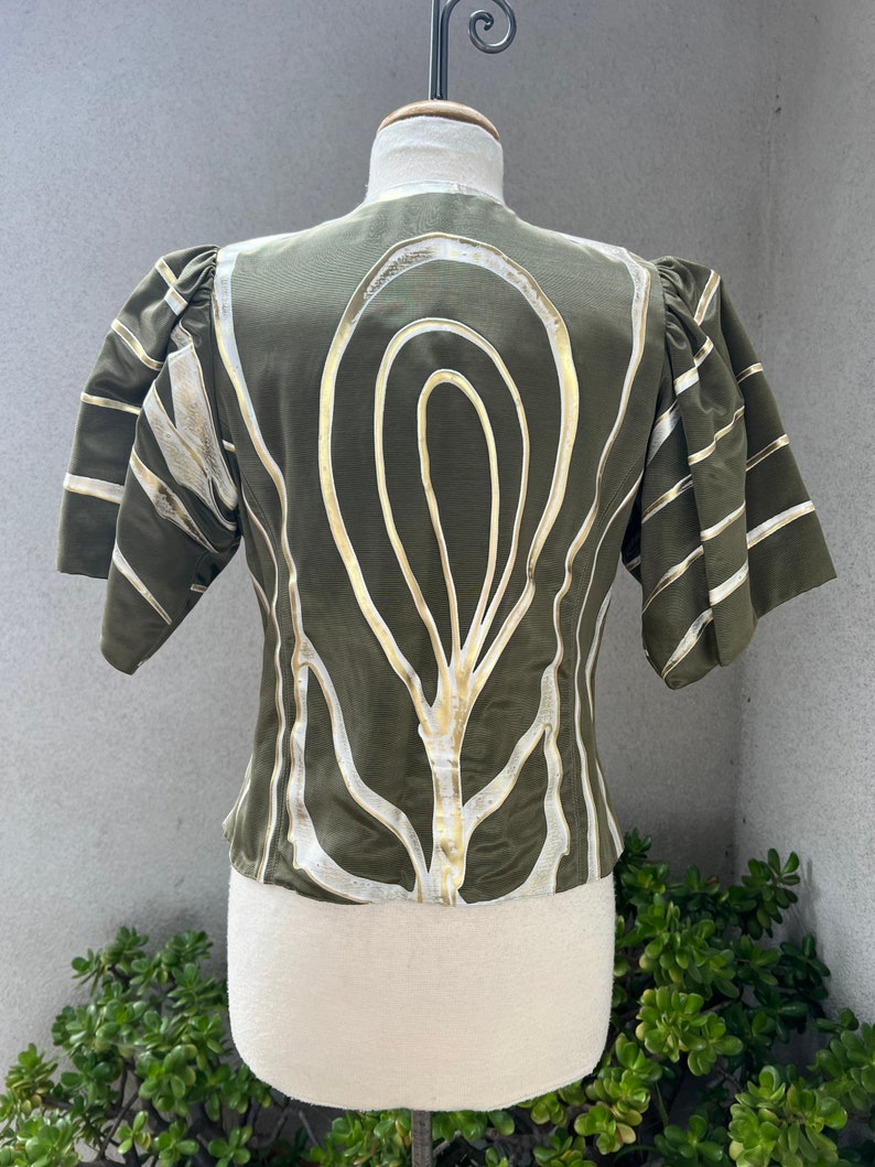 Chaqueta verde oliva con diseño vintage Art to Wear: cinturón de cuero pintado a mano, talla XS imagen 6
