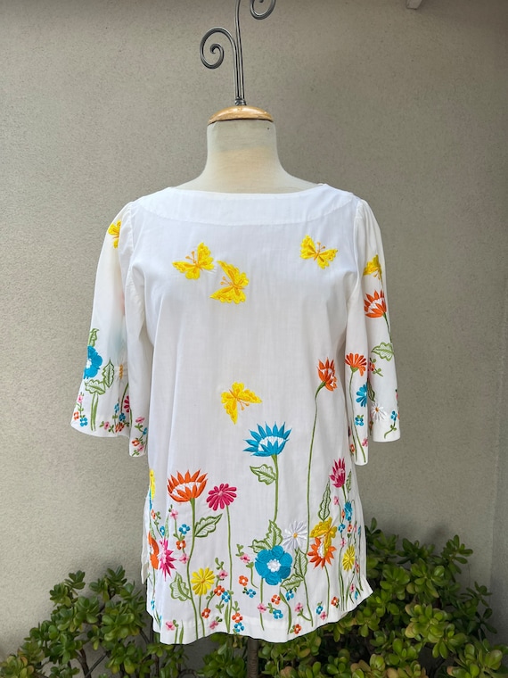 Vintage boho white top tunic colorful floral butt… - image 1
