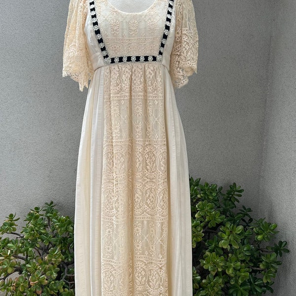 Stretch Lace Cream Dress