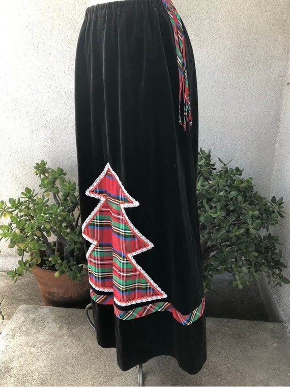 Vintage Kitsch Christmas plaid taffeta tree black… - image 1