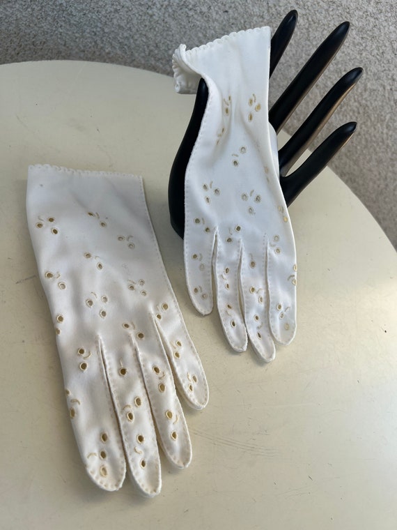 Vintage white formal gloves cotton eyelet sz 6 Go… - image 1