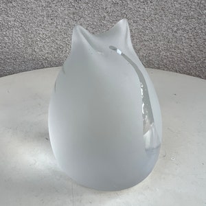 Vintage frosted glass cat paperweight signed JK 6/92 image 4