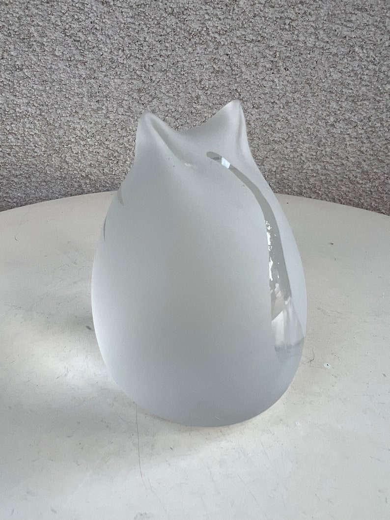 Vintage frosted glass cat paperweight signed JK 6/92 image 4