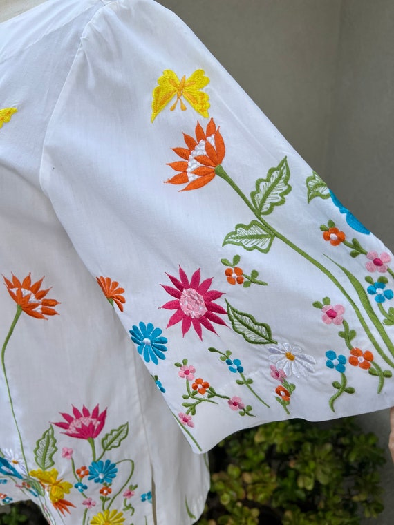 Vintage boho white top tunic colorful floral butt… - image 9