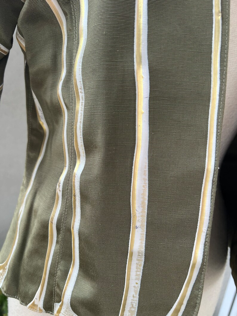 Chaqueta verde oliva con diseño vintage Art to Wear: cinturón de cuero pintado a mano, talla XS imagen 9