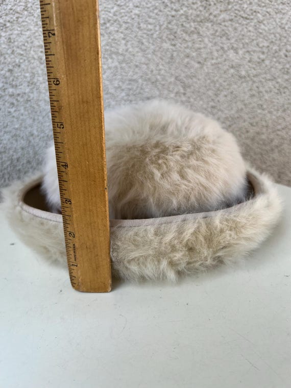 Vintage Fur Felt Bowler Hat: Beige Wool With Lilac Ribbon  display picture 3