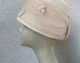 vintage‎ 1960\'s day hat woven velvet bow cream back slant Vintage 1960s Straw Bucket Hat: Cream Woven Netting, Velvet  main image 2