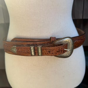 Vintage Tooled Leather Belt 32 - Etsy - Page 2 display picture 1