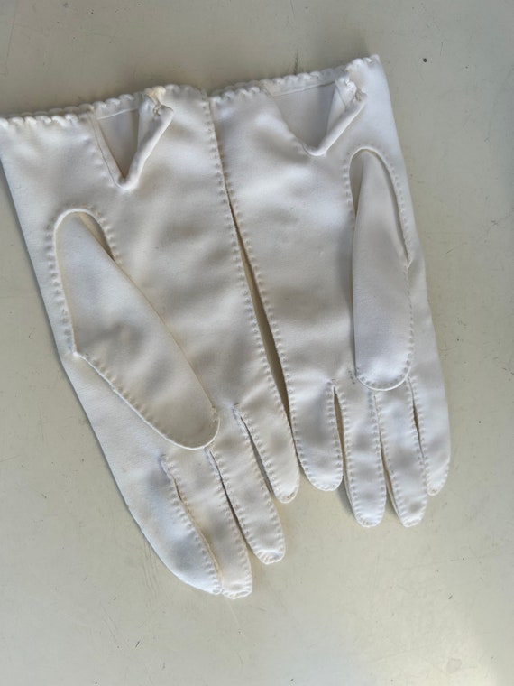 Vintage white formal gloves cotton eyelet sz 6 Go… - image 5