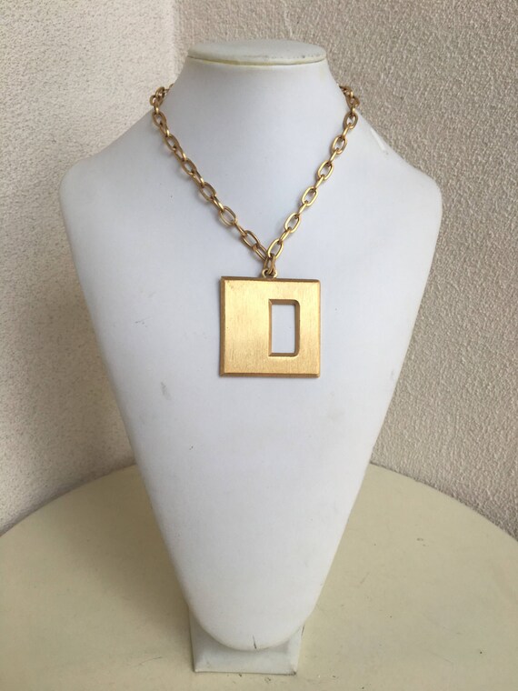 Vintage Glam Trifari goldtone chain necklace lette
