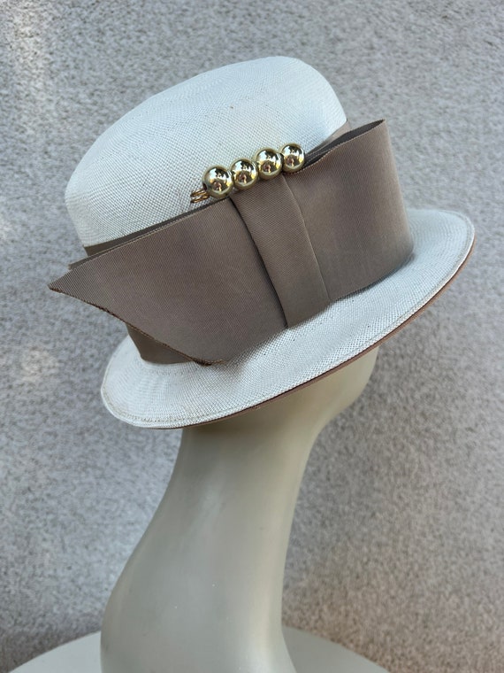 Vintage white straw bowler style hat wide taupe g… - image 6