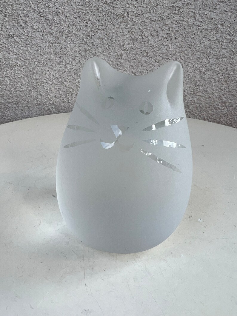 Vintage frosted glass cat paperweight signed JK 6/92 image 6