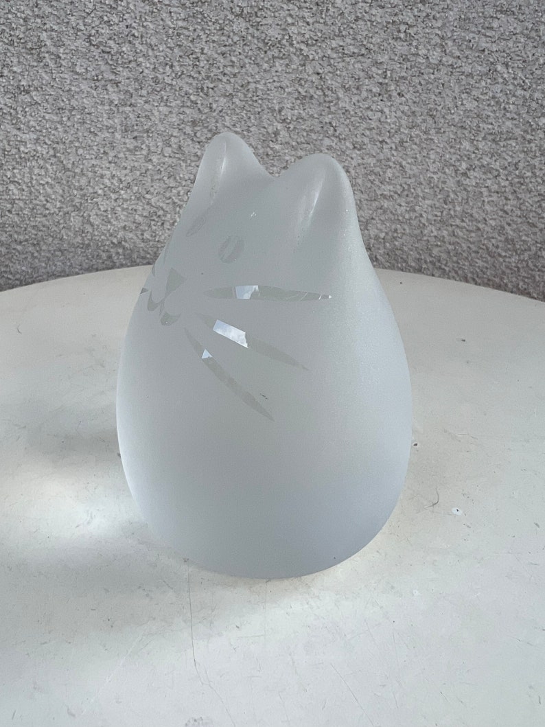 Vintage frosted glass cat paperweight signed JK 6/92 image 5