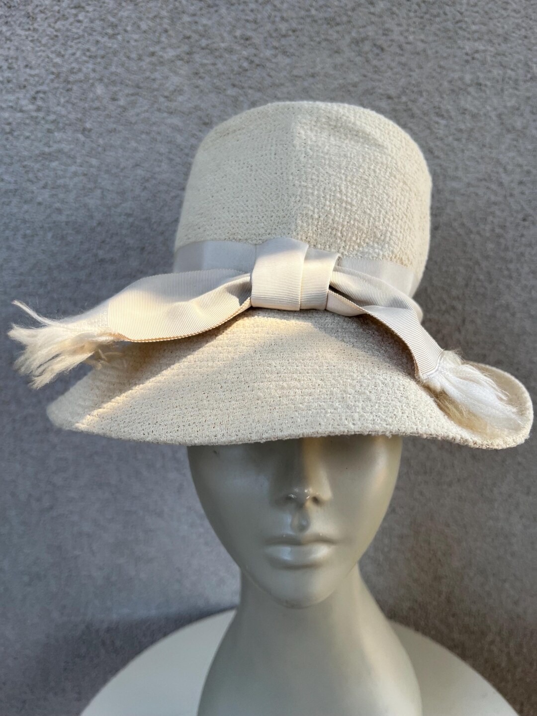 Vintage bucket fabric sun hat beige with grosgrain ribbon Patrice sz 21”. Vintage Bucket Fabric Sun Hat Beige With Grosgrain Ribbon  main image 4