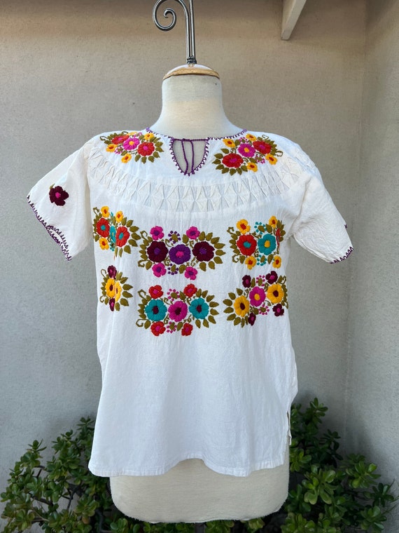 Vintage boho Mexican hand embroidered colorful flo