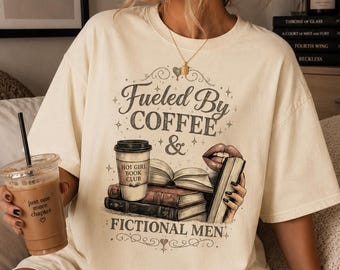 Maglietta Romance Reader, Fueled By Coffee Fictional Men Tee, Booktok Cozy Smut Reader