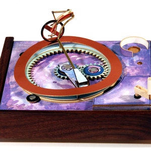 The Yike-a-cycle - Handgekurbelte Desktop Automata, Messing, Holz, Papier, perfekte Geschenk für Radsportler