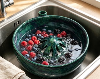 Ceramics Berry Washing Bowl with Drain Spout,  Fruit Rinsing,  Farmhouse Prep Bowl for Berries & Veggies， Tabletop Decor, Housewarming Gift