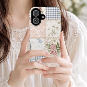 Telefonskal med vintagemönster och blommigt lapptäcke | Magnetiskt, stöttåligt fodral
