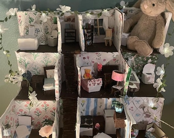 Handwerklich gefertigtes Puppenhaus