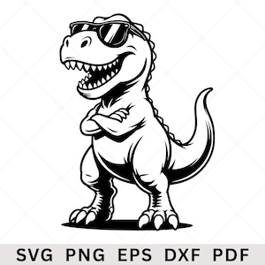 Pode incluir: Uma ilustração gráfica a preto e branco de um Tyrannosaurus Rex a usar óculos de sol com os braços cruzados. O dinossauro está de pé com uma expressão sorridente. O texto SVG PNG EPS DXF PDF está impresso na parte inferior.