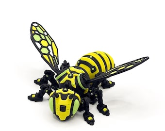 Articulated 3D Printed Hornet Toy | Flexi Mechanical Bumblebee Desk Pet | Sci-Fi Wasp Insect Figurine, Cool Sensory Fidget Gift for Men