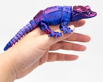 3D Printed Articulated Crested Gecko Toy - Flexi Lizard Figurine - Silk Rainbow Reptile Desk Pet - Sensory ADHD Fidget Toy Chameleon Gift