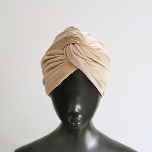 Chapéu turbante de veludo estilo vintage de luxo creme