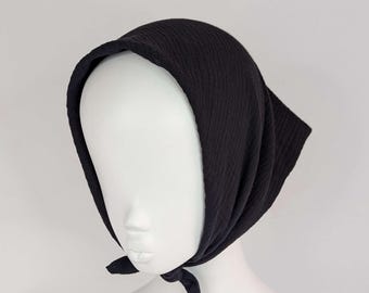 Bufanda triangular de algodón orgánico negro: pañuelo estilo cottagecore para la cabeza.