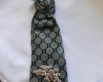 Tie Jewelry necklace