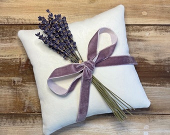 Almohada de terciopelo para anillos con cinta de terciopelo lavanda - Atado de lavanda seca - Etiqueta personalizada - Boda bohemia - Caqui-Azul polvoriento-Salvia