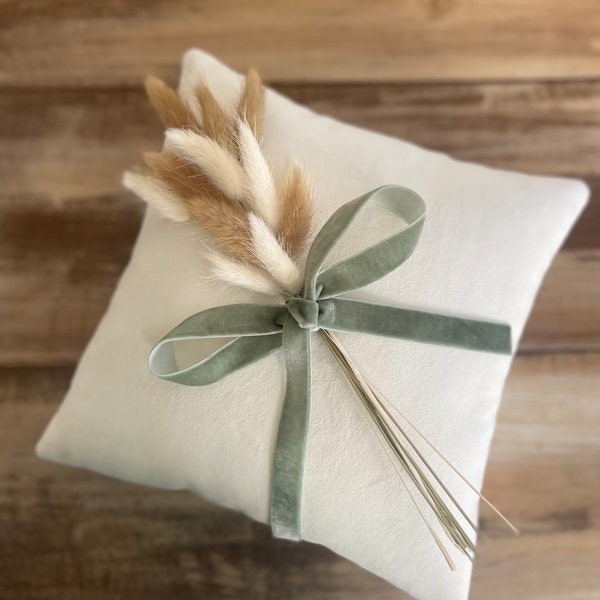 Velvet Ring Bearer Pillow w/Sage Green Velvet Ribbon- Gedroogde Bunny Grass Bundel- Gepersonaliseerde Tag- Boho Wedding- Khaki-Dusty Blue-Terracotta