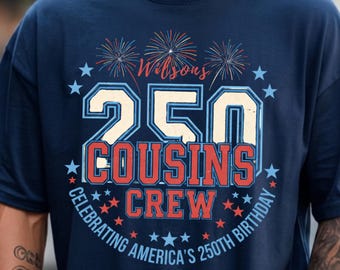 Camiseta Comfort Colors® Custom Cousins Crew 2026, camiseta familiar a juego en rojo, blanco y azul, camiseta patriótica para la reunión familiar del 250 cumpleaños y el 4 de julio.