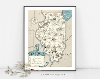 Puede incluir: Un mapa ilustrado de Illinois de estilo vintage con una cinta de listón azul que dice "ILLINOIS". El mapa presenta varias ilustraciones de puntos de referencia y actividades en todo el estado, incluyendo un tren, una granja, un molino de viento y un jinete a caballo. El mapa también incluye una brújula y una clave con los nombres de cuatro ciudades: Chicago, Peoria, Rockford y Springfield.