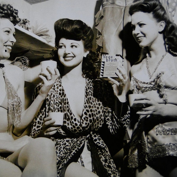 1940s Vintage Photo Original Gene Lester Photographer Hollywood Celebrities Pin Up Girls