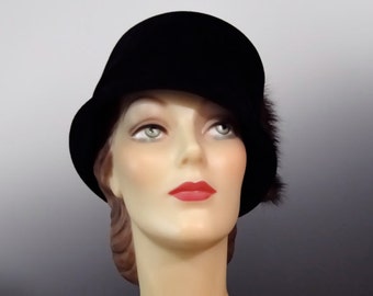 1950's Black Felted Fur Cloche Elegant Bucket Hat with Brown Fur Side Trim "Wm H Block Co"