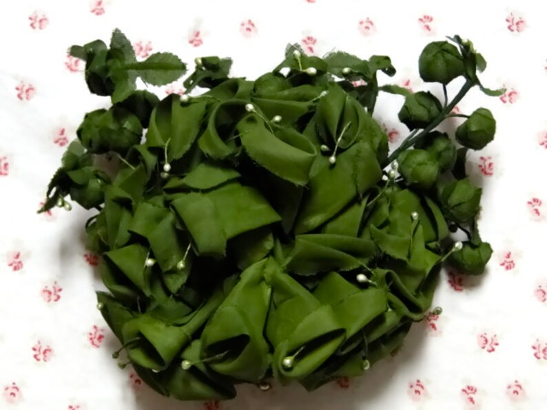 Vintage Millinery Large Appliqu\u00e9 Rosebuds Green Silk Hat Fascinator Trim Supplies