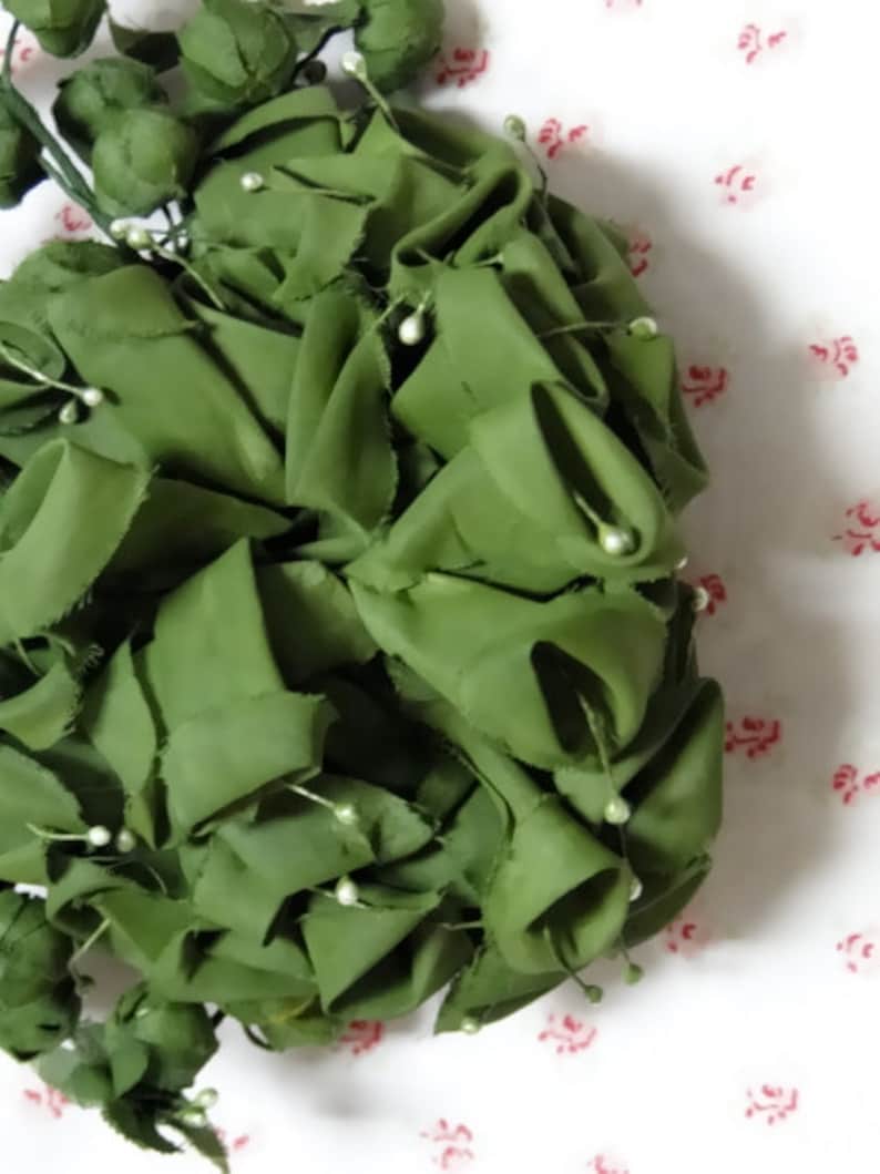 Vintage Millinery Large Appliqu\u00e9 Rosebuds Green Silk Hat Fascinator Trim Supplies
