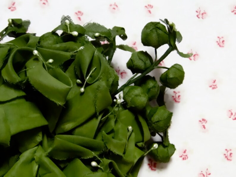 Vintage Millinery Large Appliqu\u00e9 Rosebuds Green Silk Hat Fascinator Trim Supplies