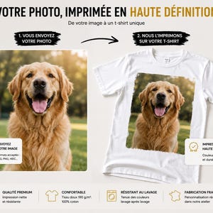 Może przedstawiać: Biały t-shirt z nadrukowanym zdjęciem w wysokiej rozdzielczości przedstawiającym psa rasy golden retriever. Obraz pokazuje proces przesyłania zdjęcia do nadruku na odzieży, wraz z francuskim tekstem opisującym usługę drukowania.