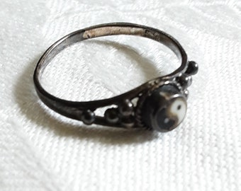 Vintage Yin/Yang Ring * Sterling Silver with Black and White inlay* Boho Hippie Ring * Size 8